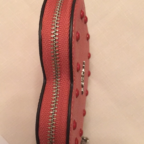NWT Coach Heart Shaped Coin Case - Picture 5 of 5